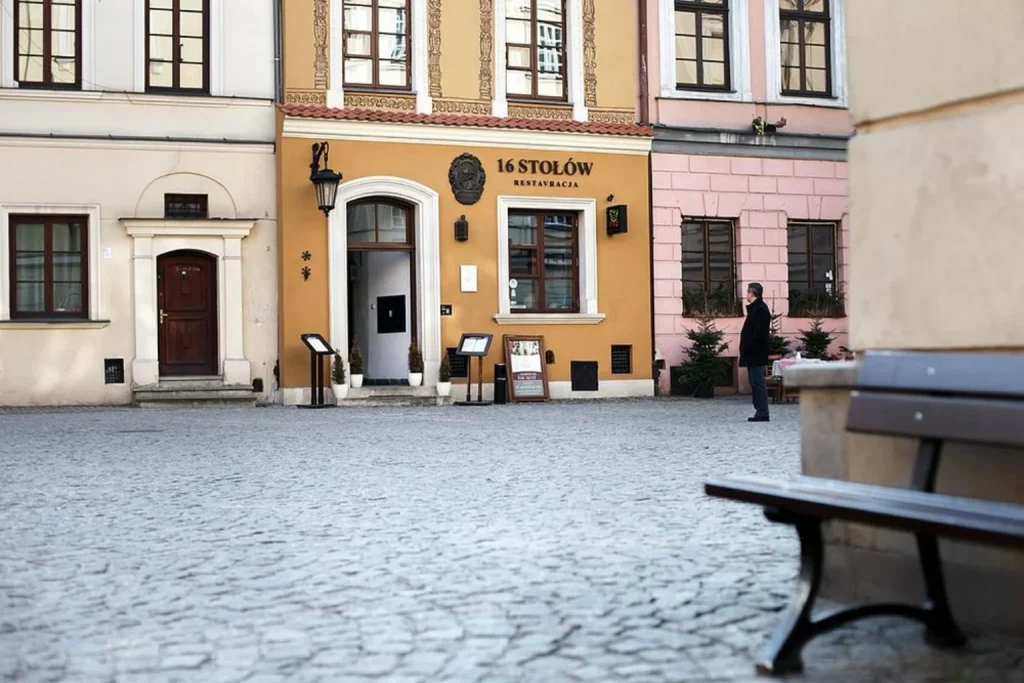 Historic building housing Apartamenty Kamienica Muzyków in Lublin Old Town