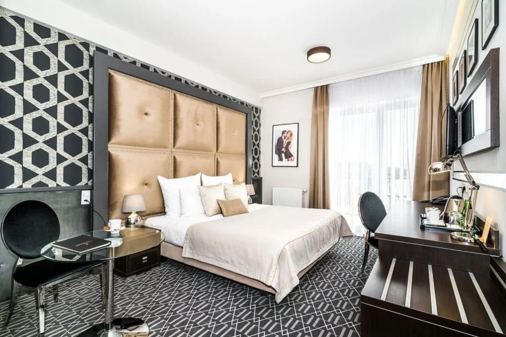 Deluxe double room with a workspace at Hotel Luxor in Lublin, Poland.